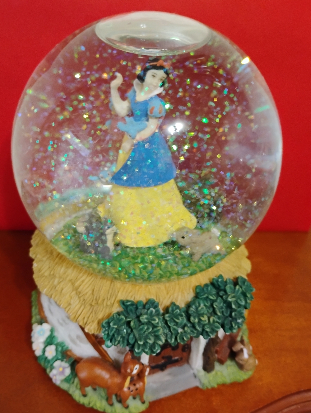 DISNEY Wind Up Snow White Snow Globe -